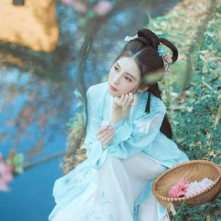 「踏青」— 想怀抱满心思念和欢喜送去给你