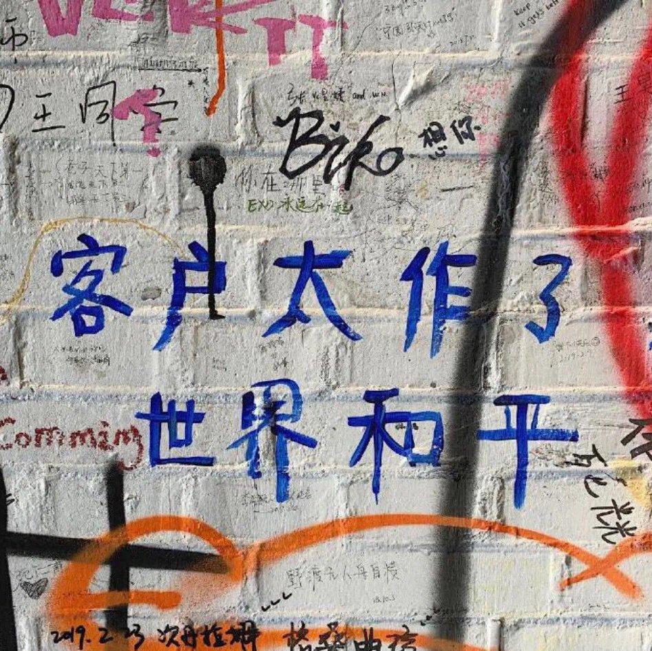 像晚风轻轻吹动月牙，你悄悄撼动我的心