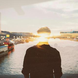 温润和煦的男声♬ 似柔柔弥散的月光