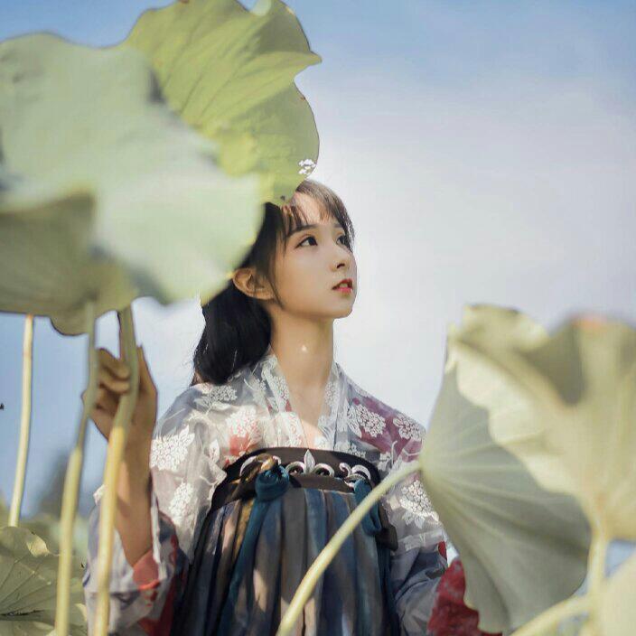 『古风』风猎池塘雨沾裳，轻枕竹床午梦长