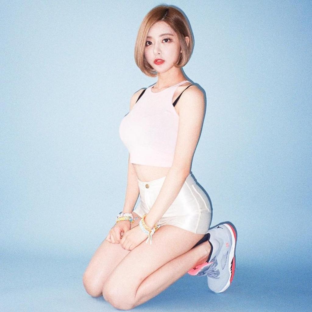 Dj soda. Hwang so-Hee DJ Soda. DJ Soda Korea. Хван со Хи DJ Soda. DJ Soda Deepfake