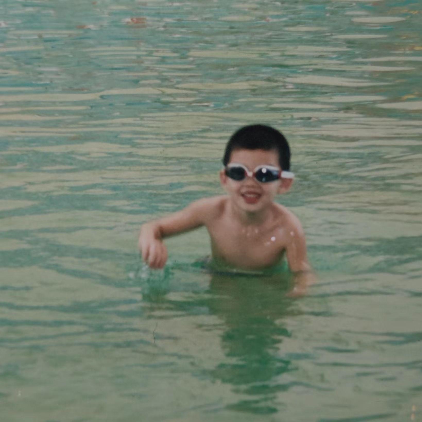 神总是忧郁的歌曲封面