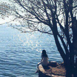 一曲民谣 唱尽诗意和远方。