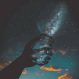 一 瓶 入 梦