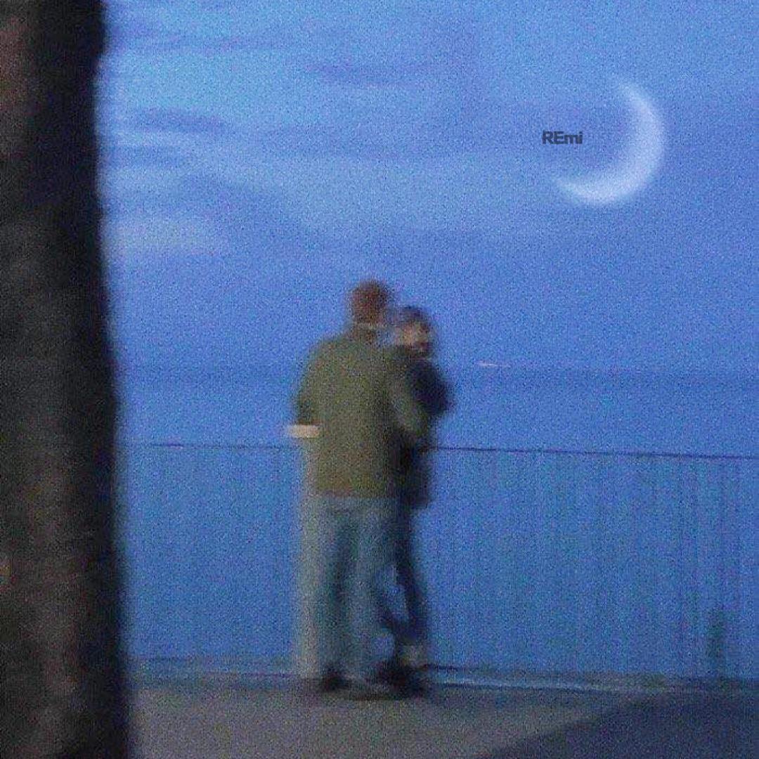 今晚与月亮合葬