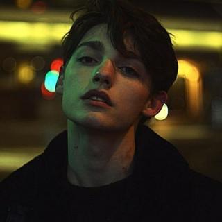 月色朦朦胧胧，你比月亮还温柔