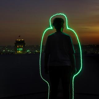 夜阑人静｜摇滚与温柔力并存的苦涩灵魂