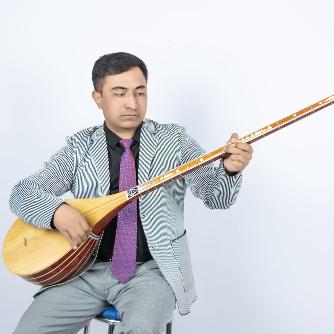 Dutarqi Bilan （弹琴者）