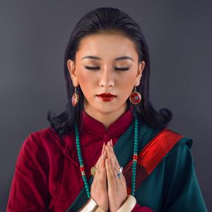 迎宾酒歌 (藏语原版伴奏) （升2半音）