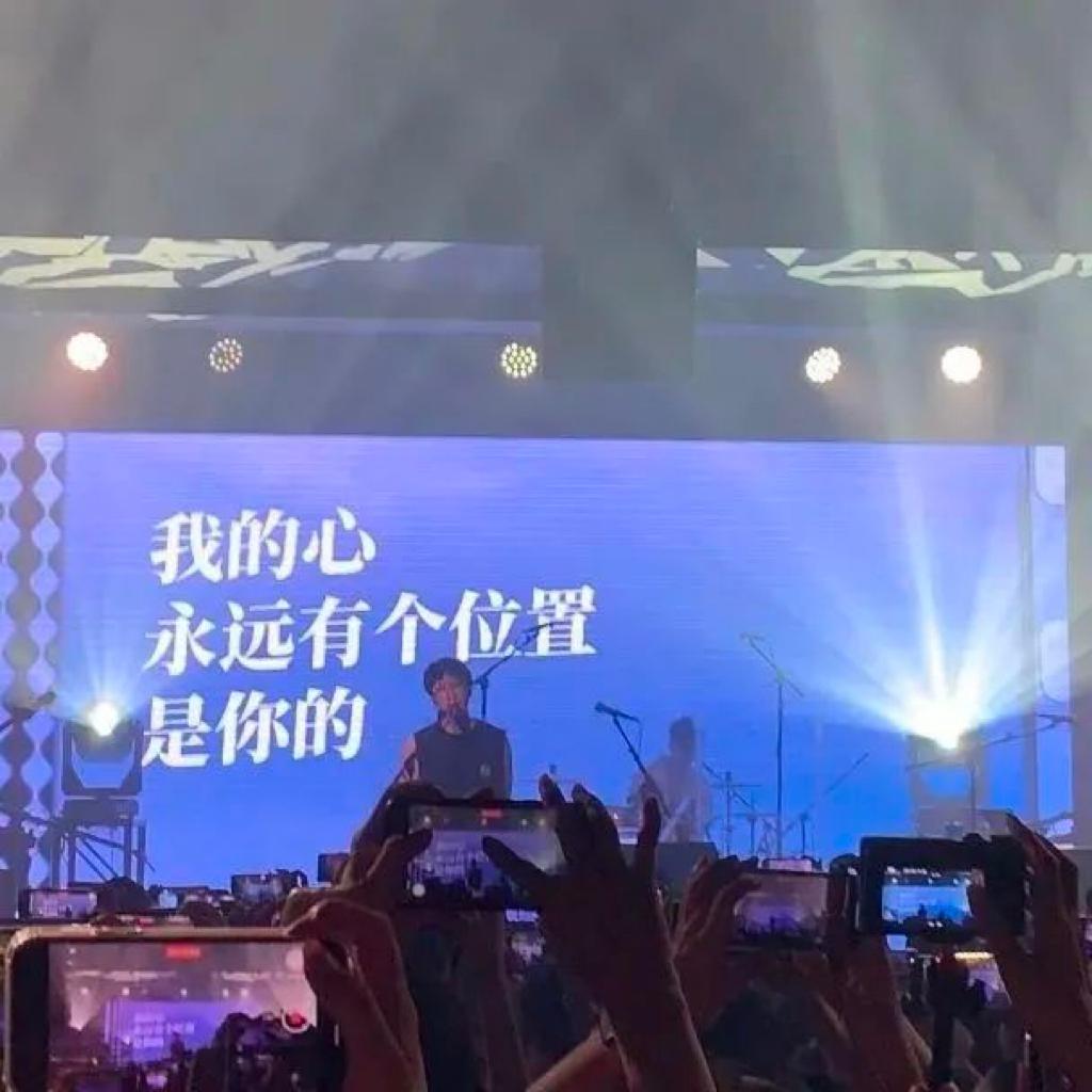 祝：我们被鲜花簇拥 看大海漫漫