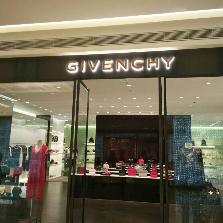 GIVENCHY纪梵希2018春夏专柜