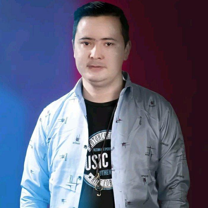 维吾尔族歌手 （Abduhelil-Tohtiruzi）