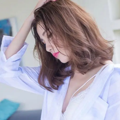 而你却靠近了逼我们视线交错