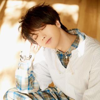 忘了那些憧憬，你就站在不远处等我