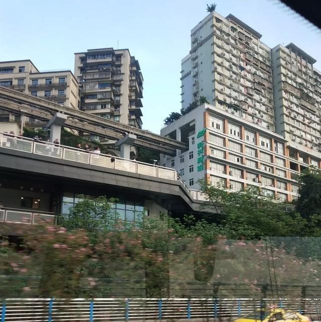 熟悉的旋律来自大街小巷向我袭来