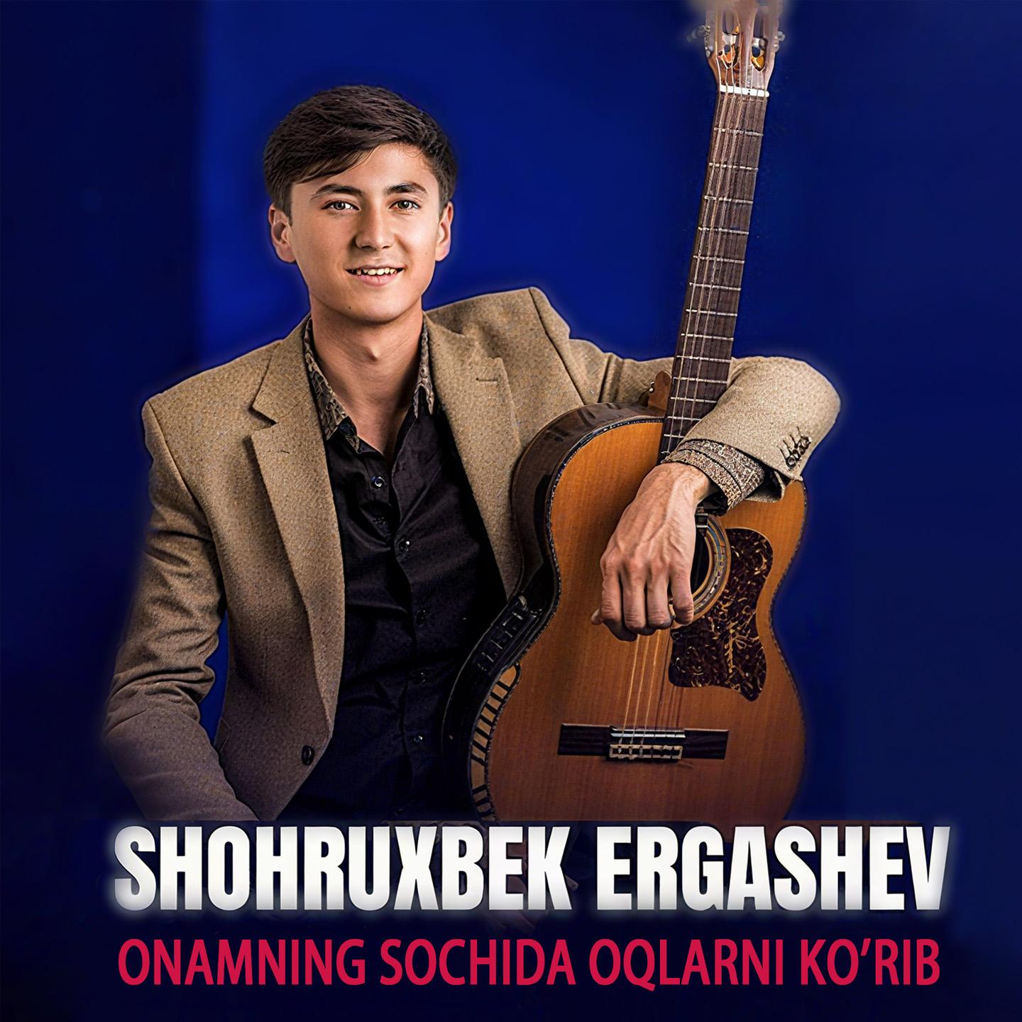 Onamning sochida oqlarni ko'rib