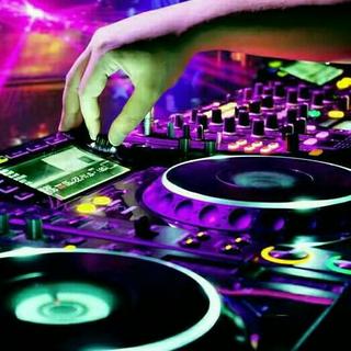 喝最烈的酒，听最顶级的电音（四）