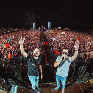 「带你身临电音节现场云蹦迪！」