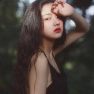 把忧伤画在眼角，将留恋谱成情歌