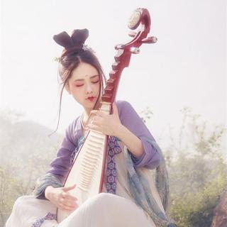 听一曲古风清韵，饮一杯雨前清茶