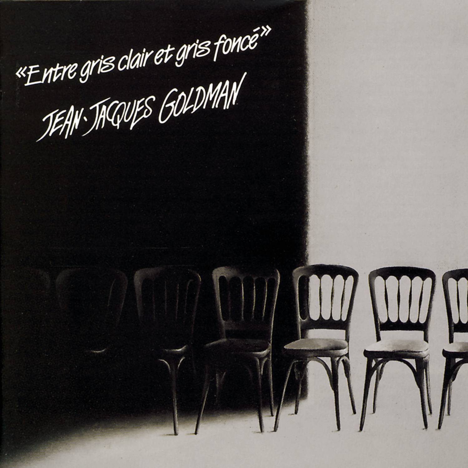 Entre Gris Clair Et Gris Foncé