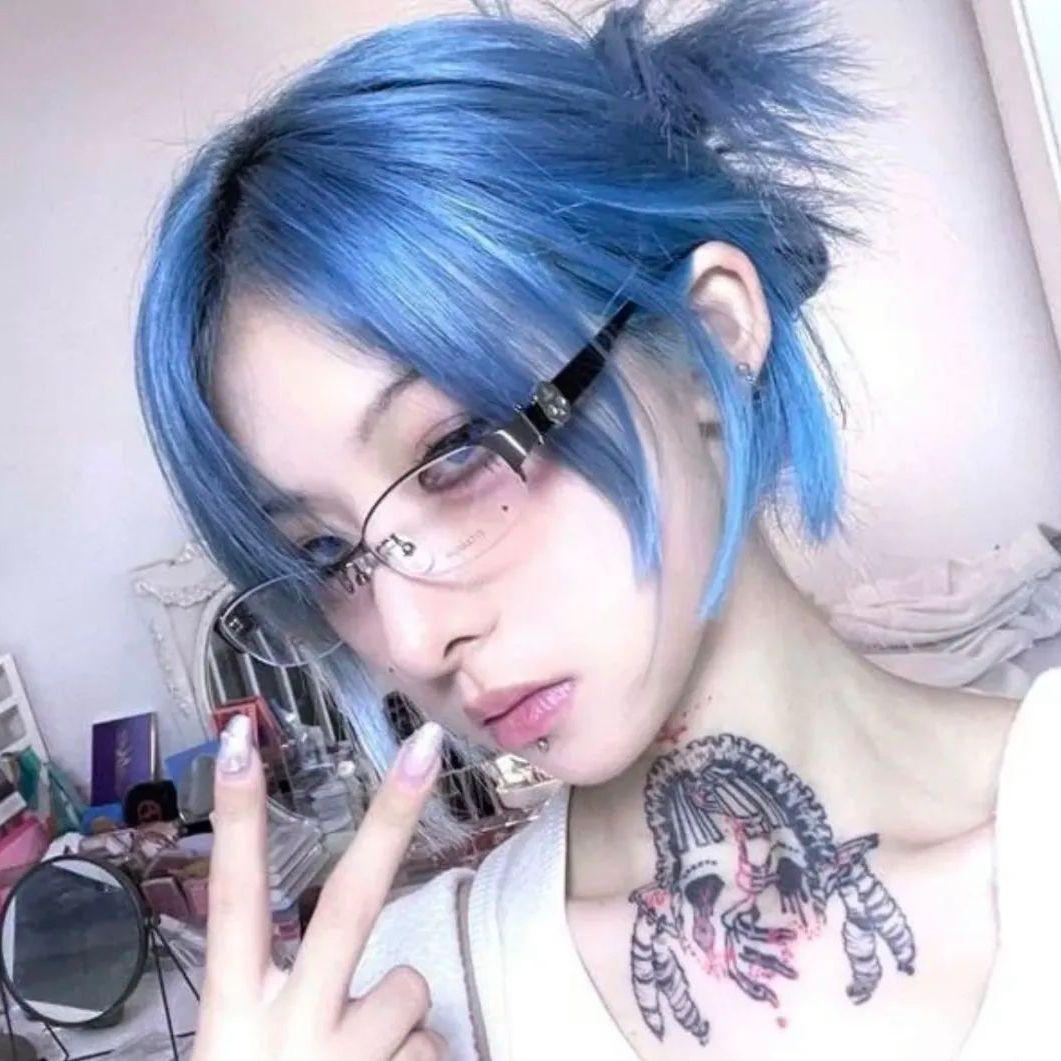 Super Freaky Girl X Luxurious