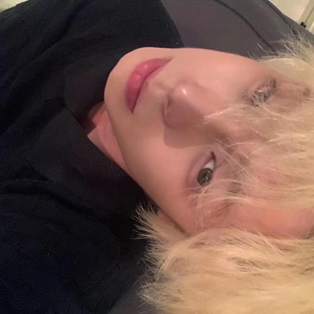 小 yyyyyyyyyy 岩 创 建 的 歌 单(与 独 处 相 安 与 万 事 言 和).标 签.华 语.伤 感.孤 独.简 介. 与 独 处 相 ...