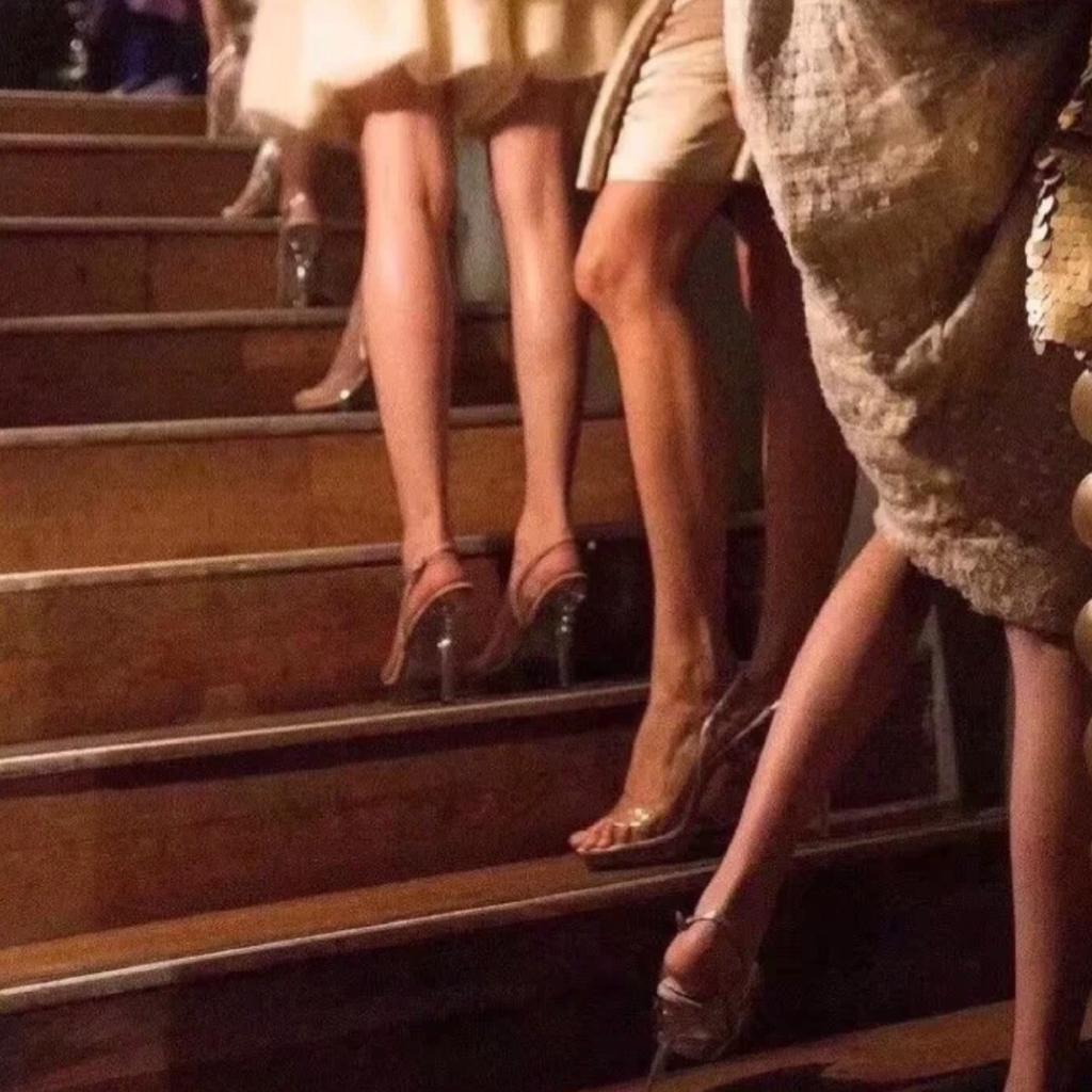 Hey girl shake it shake it
