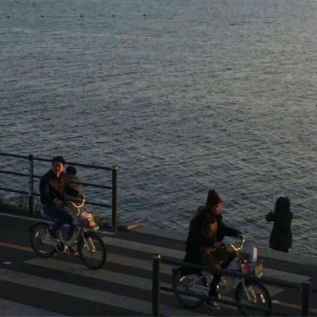 我把所有情绪都藏在歌里