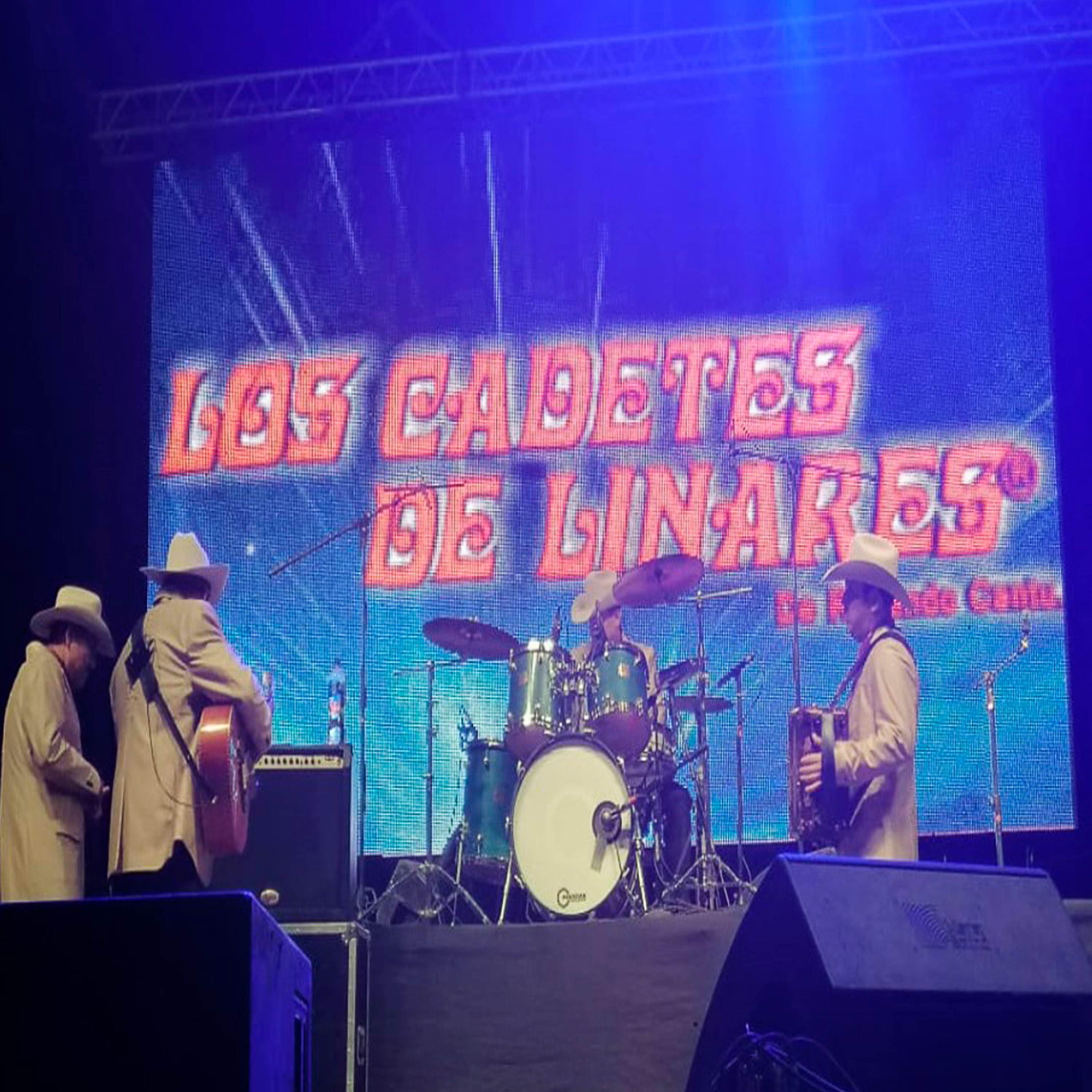 Los Dos Amigos (Con El Fantasma En vivo)