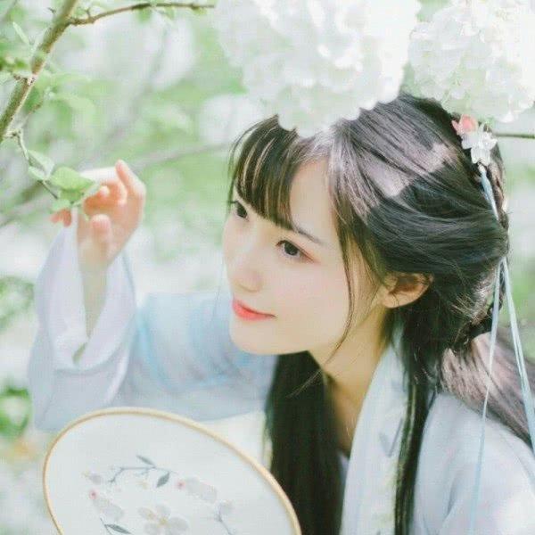 清甜古风 | 巧笑倩兮，美目盼兮