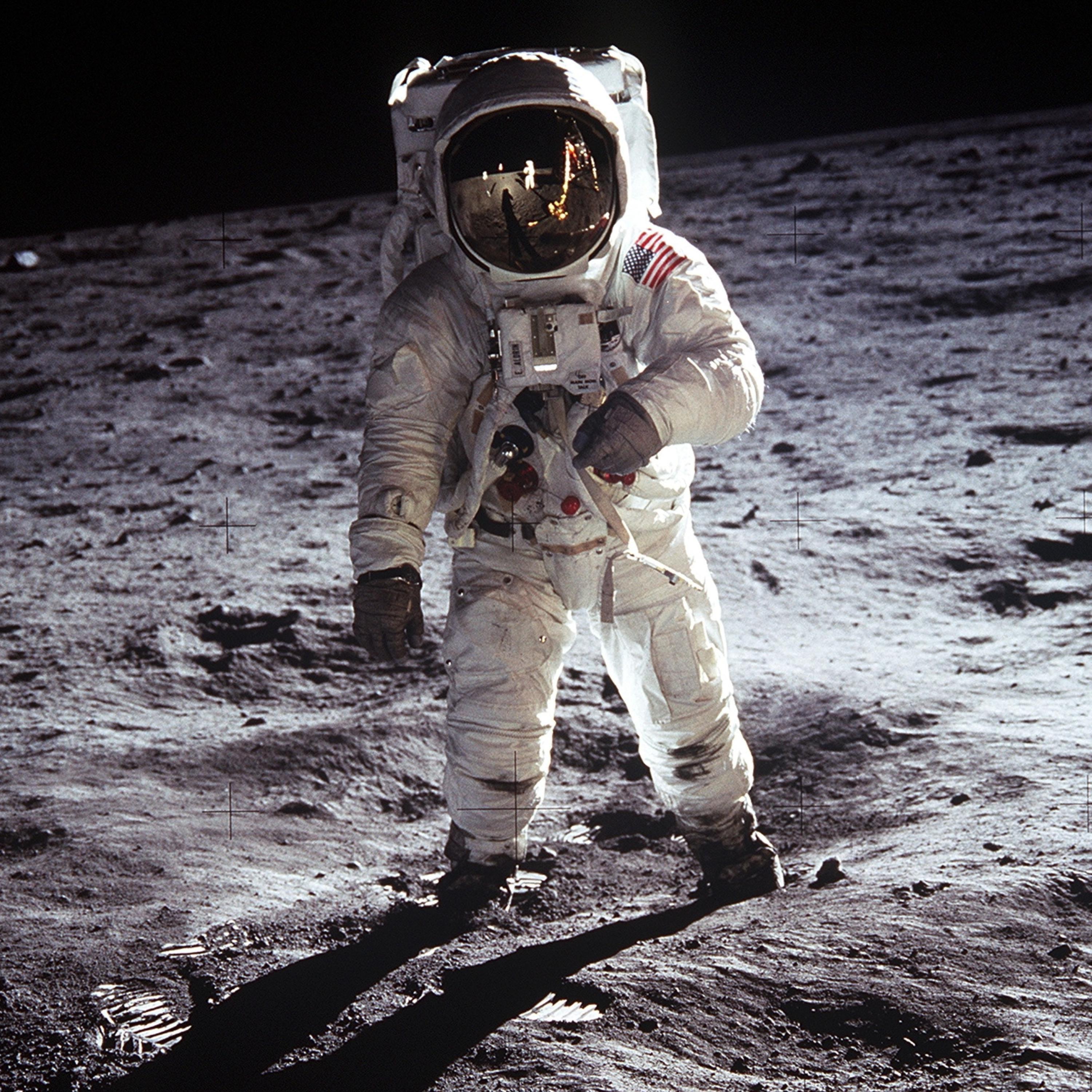 Astronaut (feat. LukeXI & MALU)