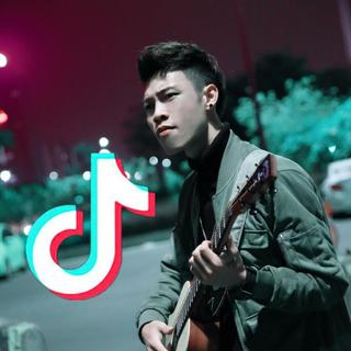 起风了，爱的魔法说散就散。