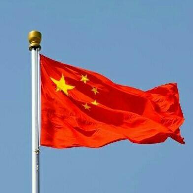 五星红旗迎风飘扬