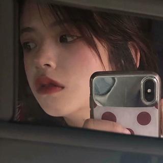 "窗外大雾四起 藏匿难言爱意"