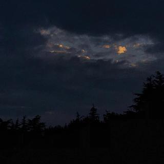 是光 是救赎 是深渊.