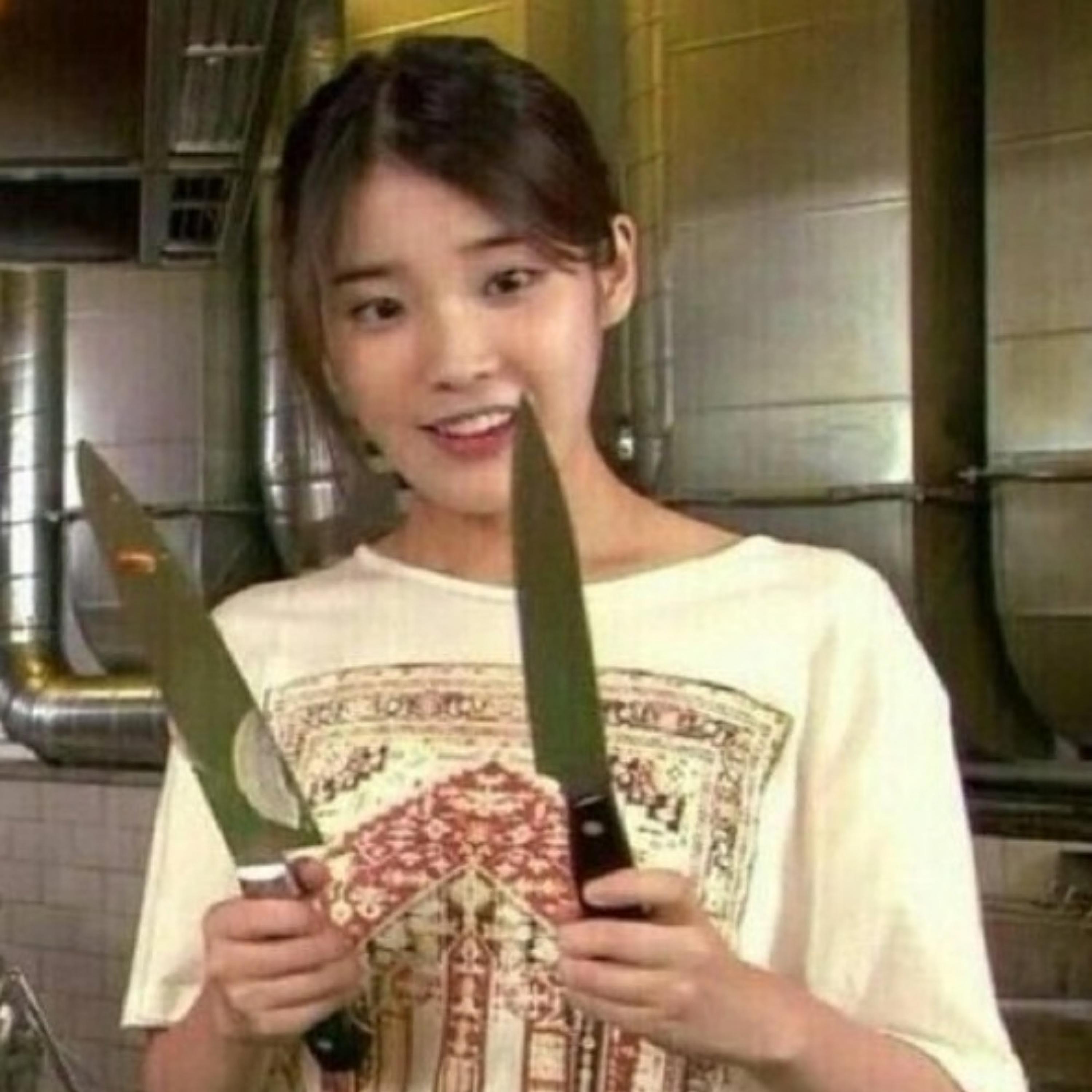 I Laugh When U Cry (feat. Veezuh)