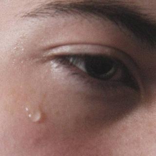 孩子别怕,那个人没疯,他只是太伤心了