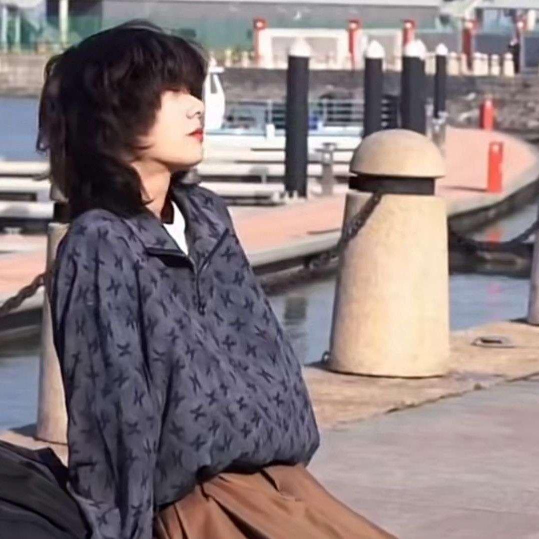 “某人愿意在第一时间与你分享有趣的事。”
