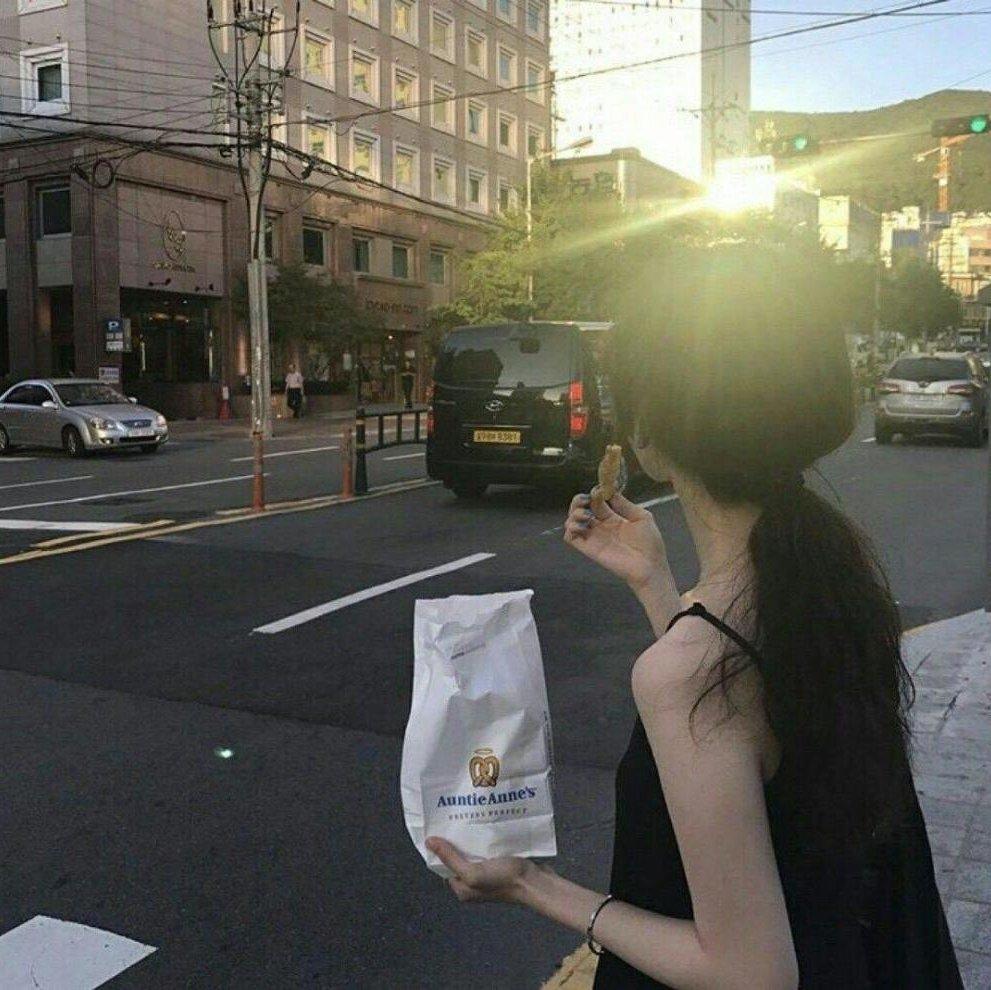长大面前，踟蹰，徘徊。