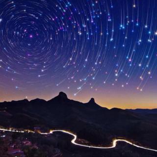 在星的原野上，静静伫立~