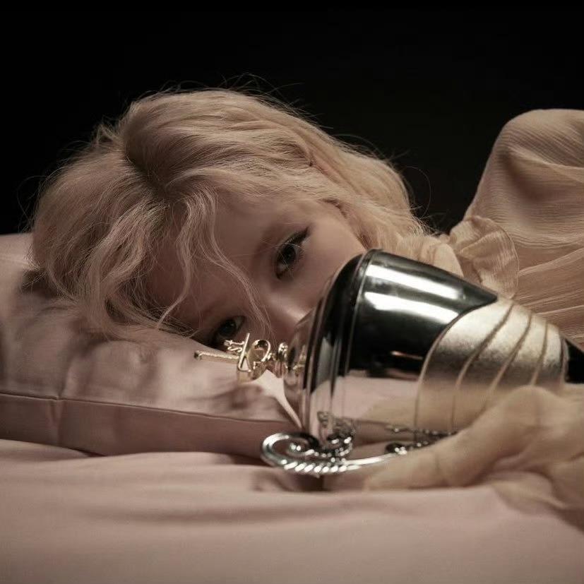 13. vampirehollie-ROSÉ