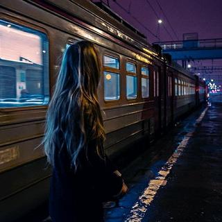 故城往事，夜雨吹落满地花