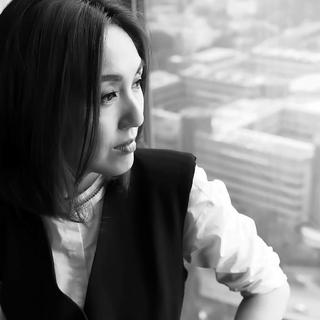 粤语女声：时间仿若颠沛流离之门