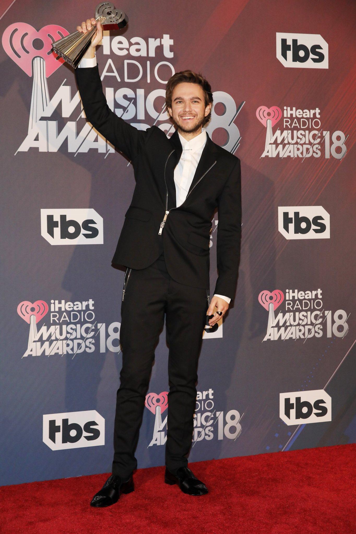 2018 iheartradio音乐颁奖典礼正式举行 zedd烟鬼双双获奖