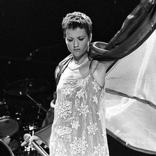 致敬小红莓乐队主唱Dolores O' Riordan