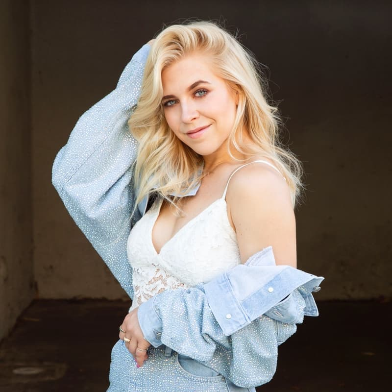 Maggie Szabo