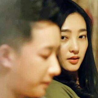 爱让你卑微如尘土，却无人爱微尘里的你