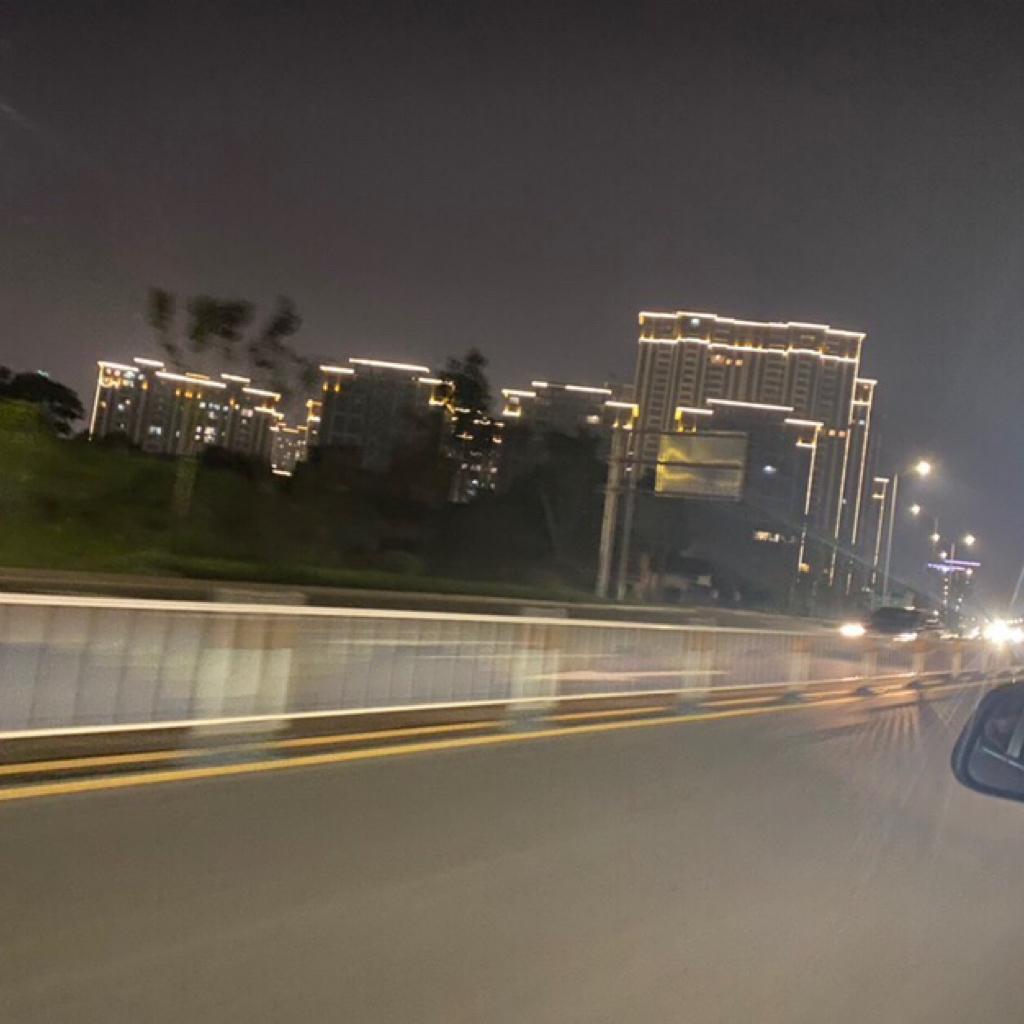 她的爱 在心里 埋葬了抹平了几年了仍有余味