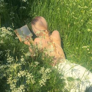 青青草花香，美好散落在郁郁葱葱里